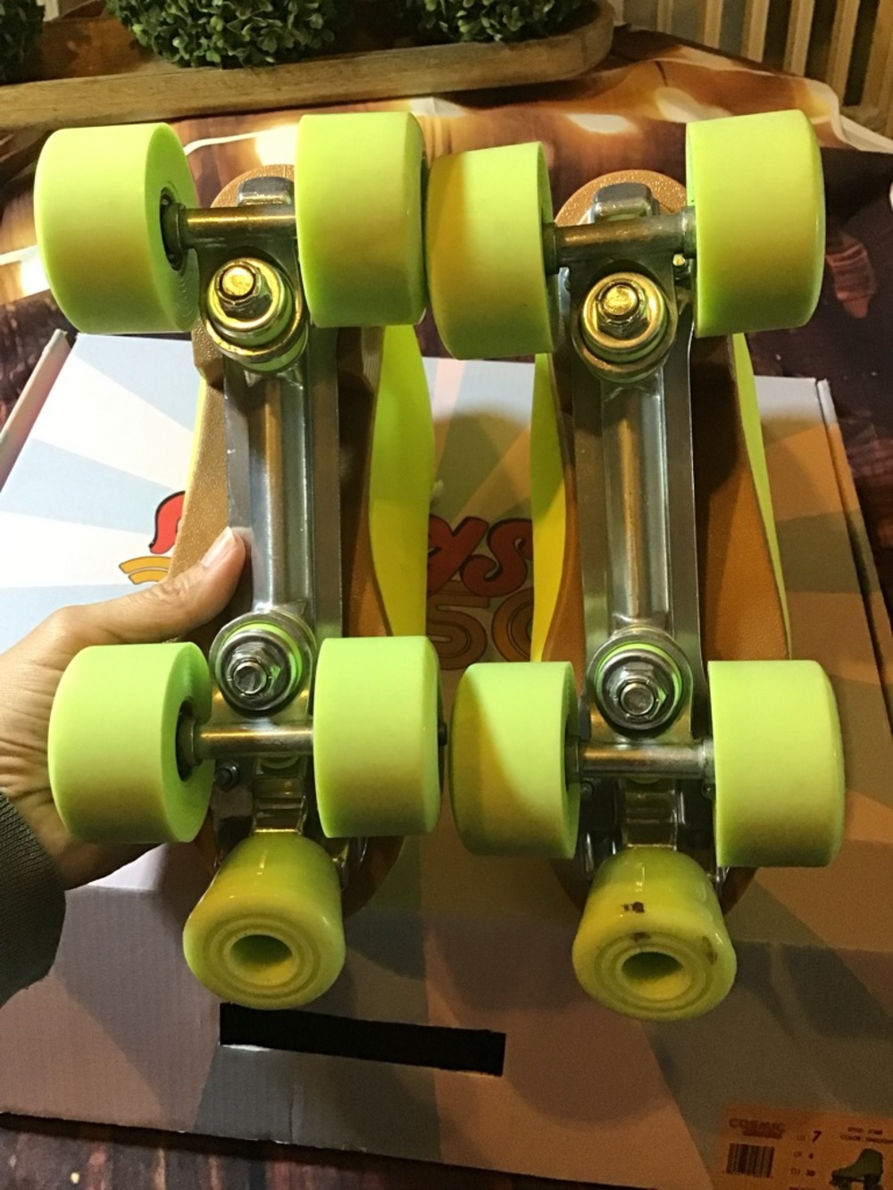 Cosmic skates Josie sign roller skates limelight size US7 w/box - Picture 7 of 10